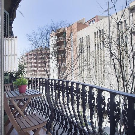 Aparteasy - Authentic Family Apartment Барселона Экстерьер фото