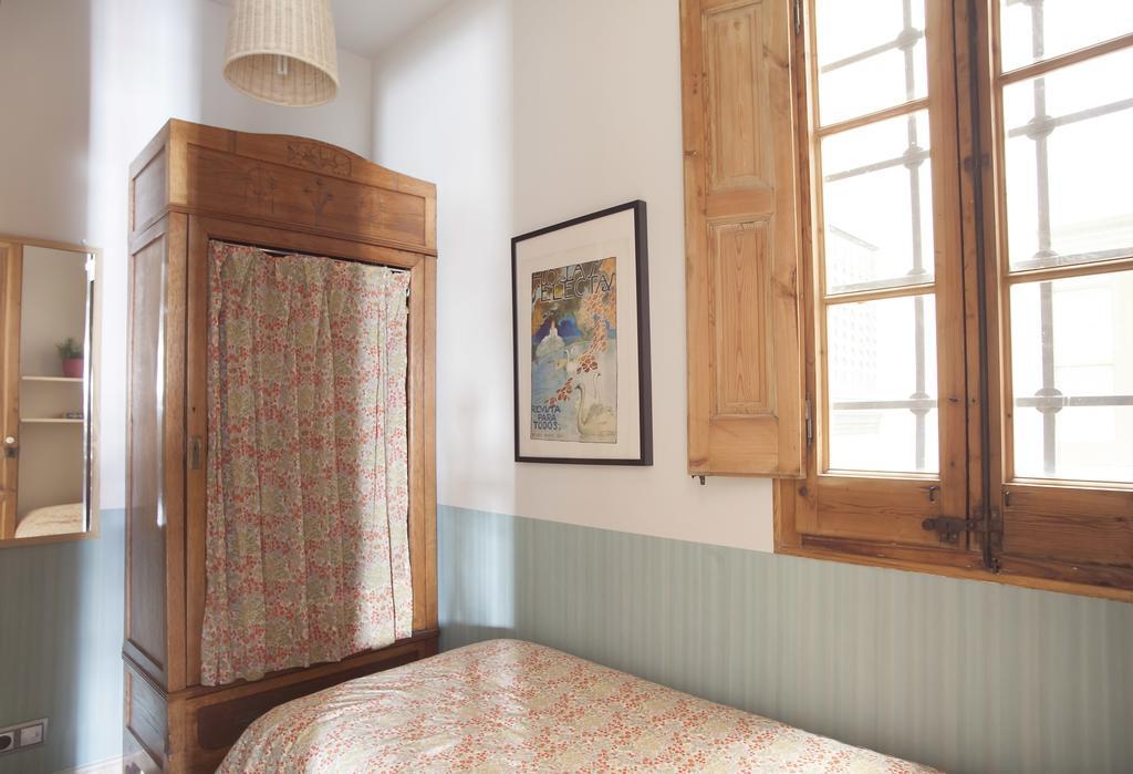 Aparteasy - Authentic Family Apartment Барселона Экстерьер фото