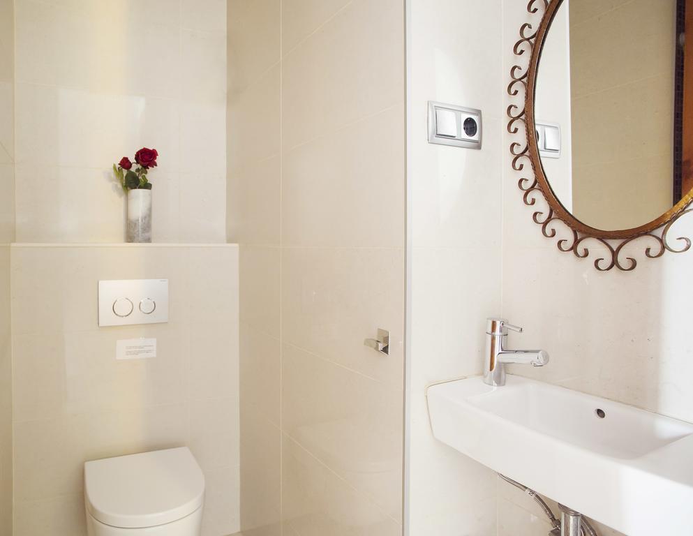 Aparteasy - Authentic Family Apartment Барселона Экстерьер фото
