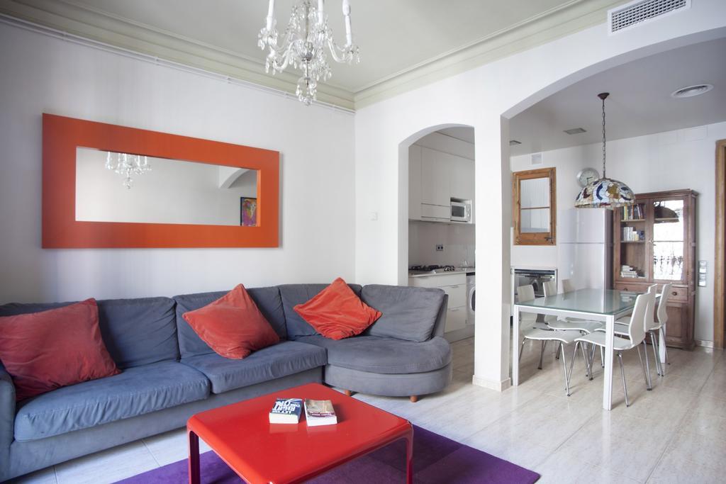 Aparteasy - Authentic Family Apartment Барселона Экстерьер фото