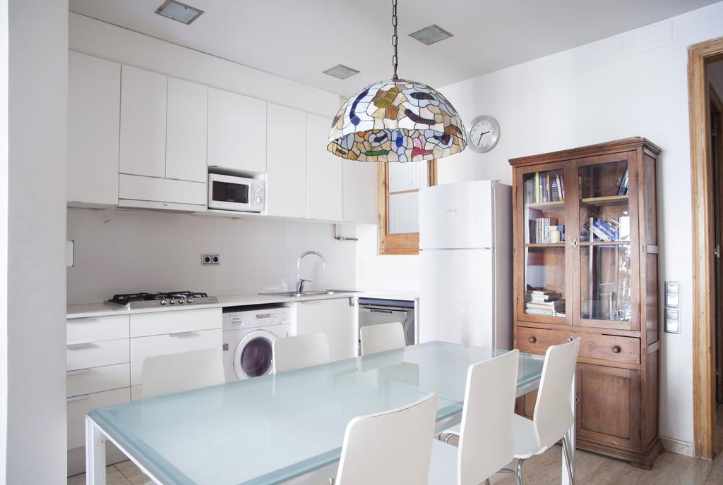 Aparteasy - Authentic Family Apartment Барселона Экстерьер фото